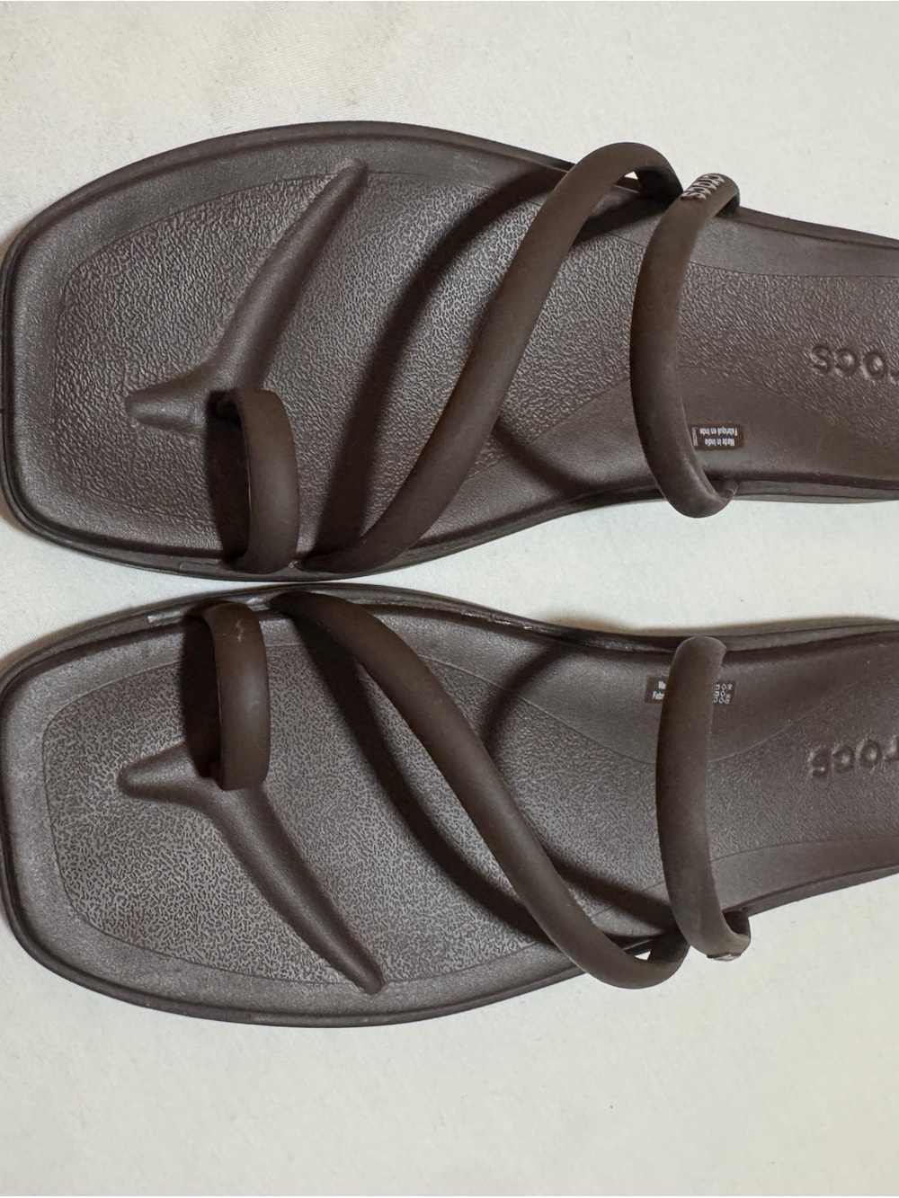 Crocs EUC Women’s Brown Strappy Toe-Ring Slide Sandals